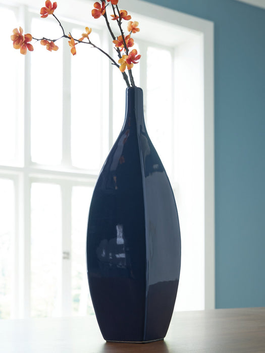 Abtinson Vase